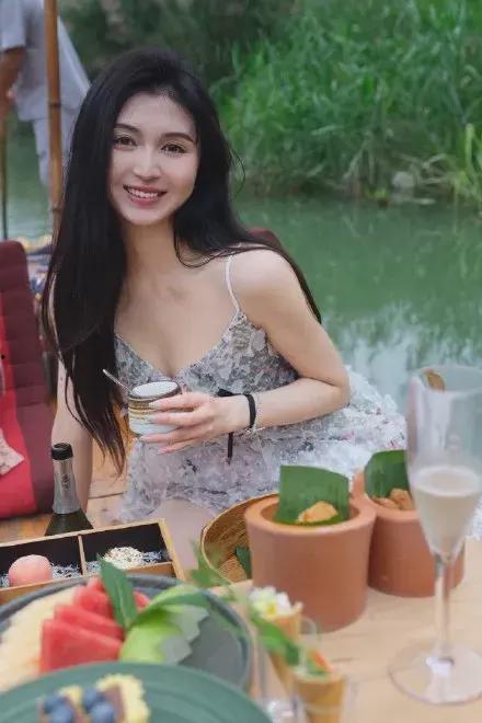 徐州女孩网红吃瓜事件