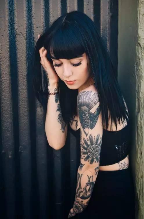 网红吃瓜纹身美女是谁啊